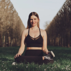 Coach de Yoga du visage et des yeux | Marie