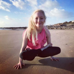 Coach de Yoga du visage et des yeux | Camille