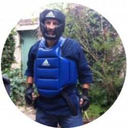 Cours de self défense : acquérir des techniques de protection | David