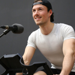 Professeur de pilates | Léo